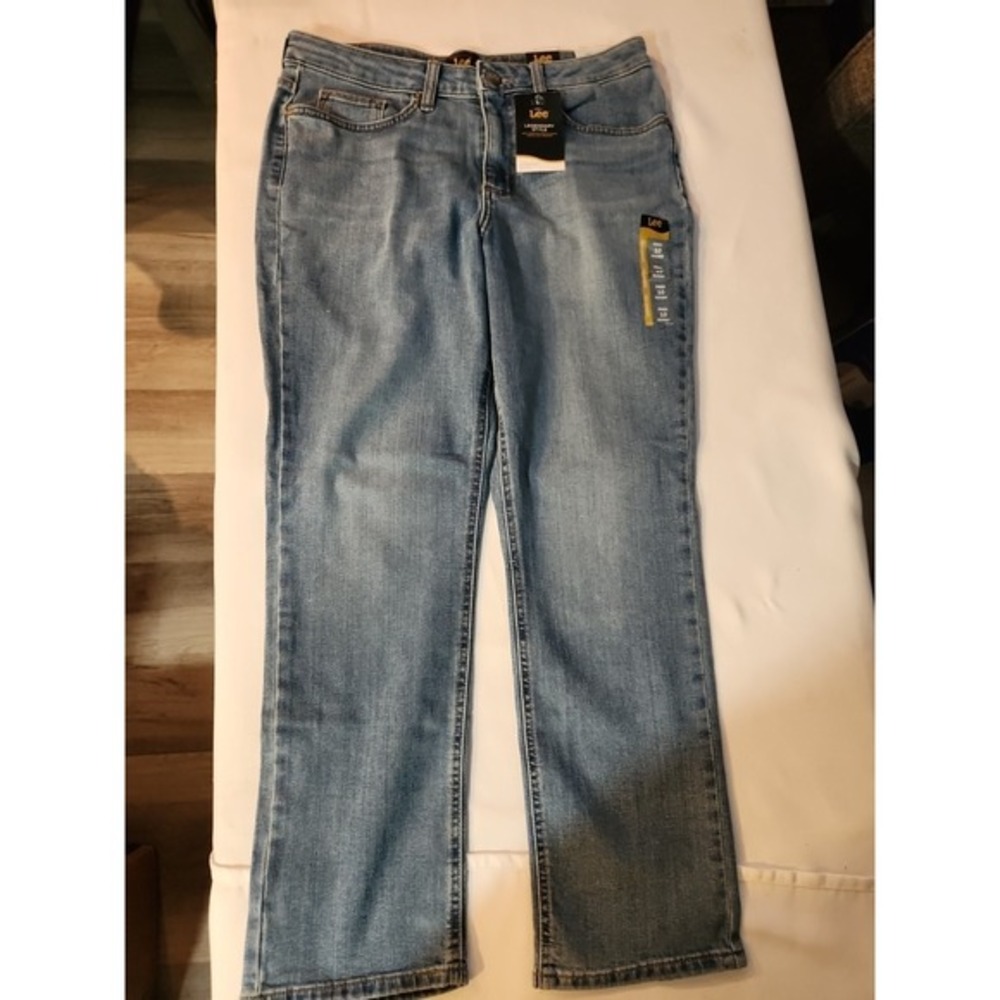Lee Women's Legendary Regular Fit Straight Leg Jeans 10 Short Blue Wash